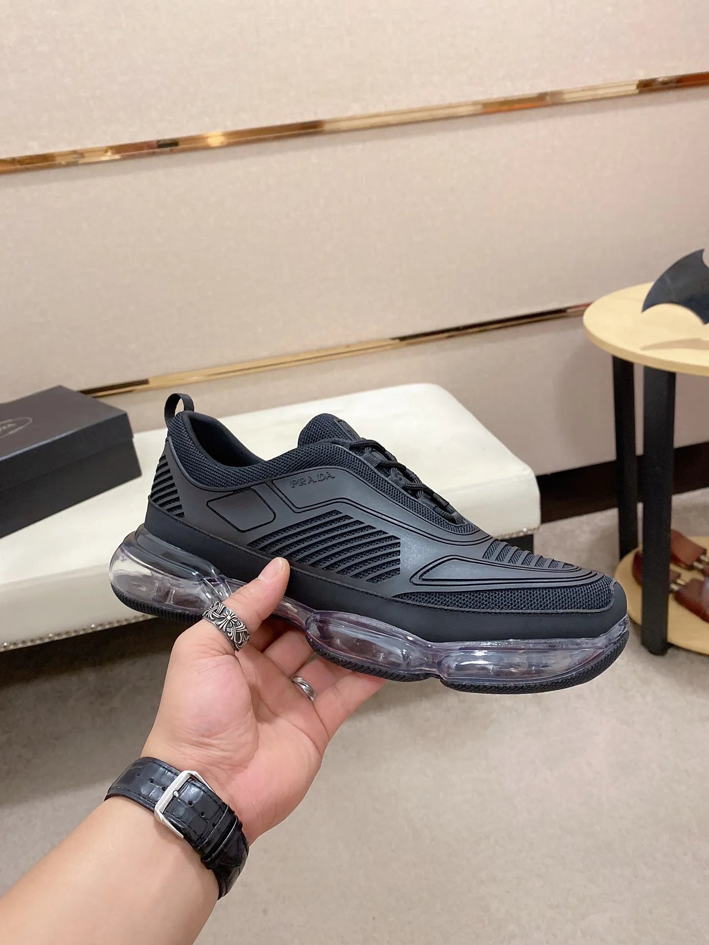 Factory price: 640💰 ✔️✔️✔️High-quality new PRADA counters are launched simultaneously. The new men's shoes and 😘fabric are made of high-tech glue-spraying technology. Lining: Full cowhide lining. 👍🏿 High-end ☄️ air-cushion molded anti-slip rubber outsole, exquisite lines, simple and elegant, comfortable and high-end for leisure travel. Code number: 38 to 45